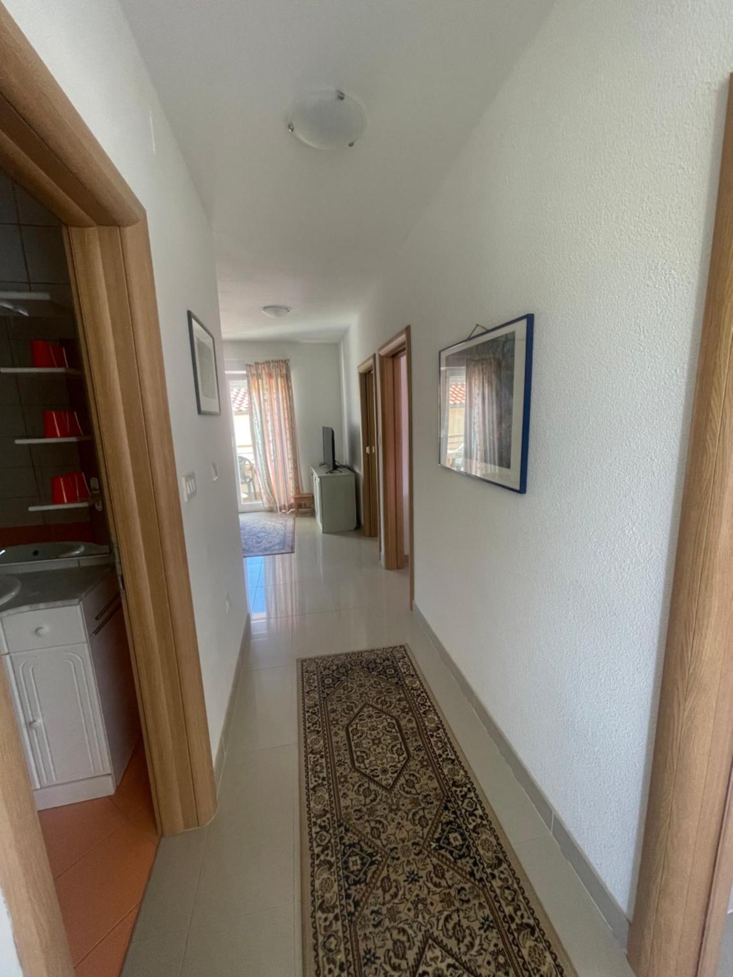 Elia Apartment Vir